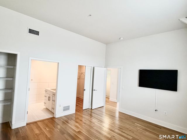 60 Willow Street APT 204, Stonington, CT 06355