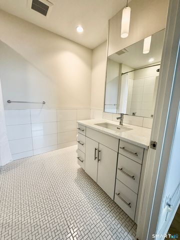 60 Willow Street APT 204, Stonington, CT 06355