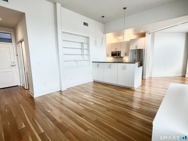 60 Willow Street APT 204, Stonington, CT 06355