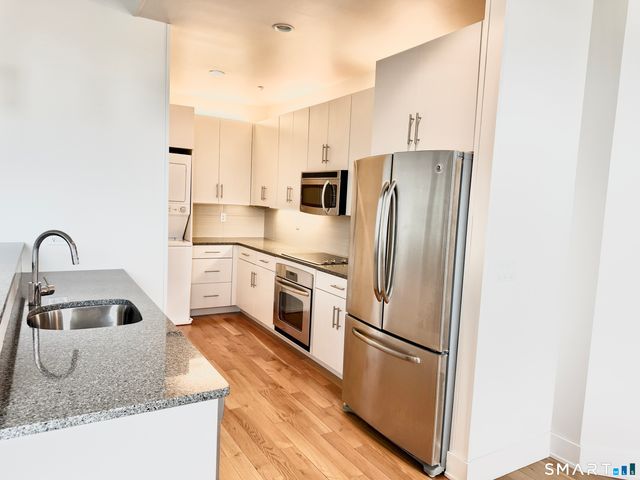 60 Willow Street APT 204, Stonington, CT 06355