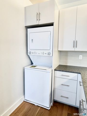 60 Willow Street APT 204, Stonington, CT 06355