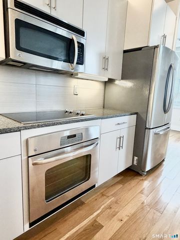 60 Willow Street APT 204, Stonington, CT 06355