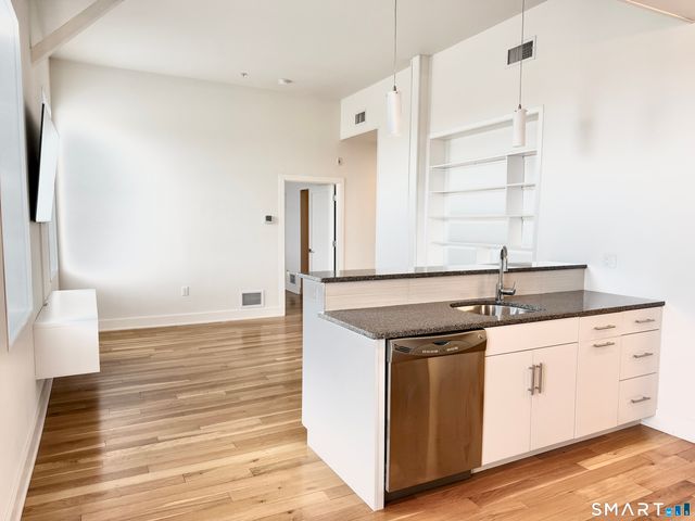 60 Willow Street APT 204, Stonington, CT 06355