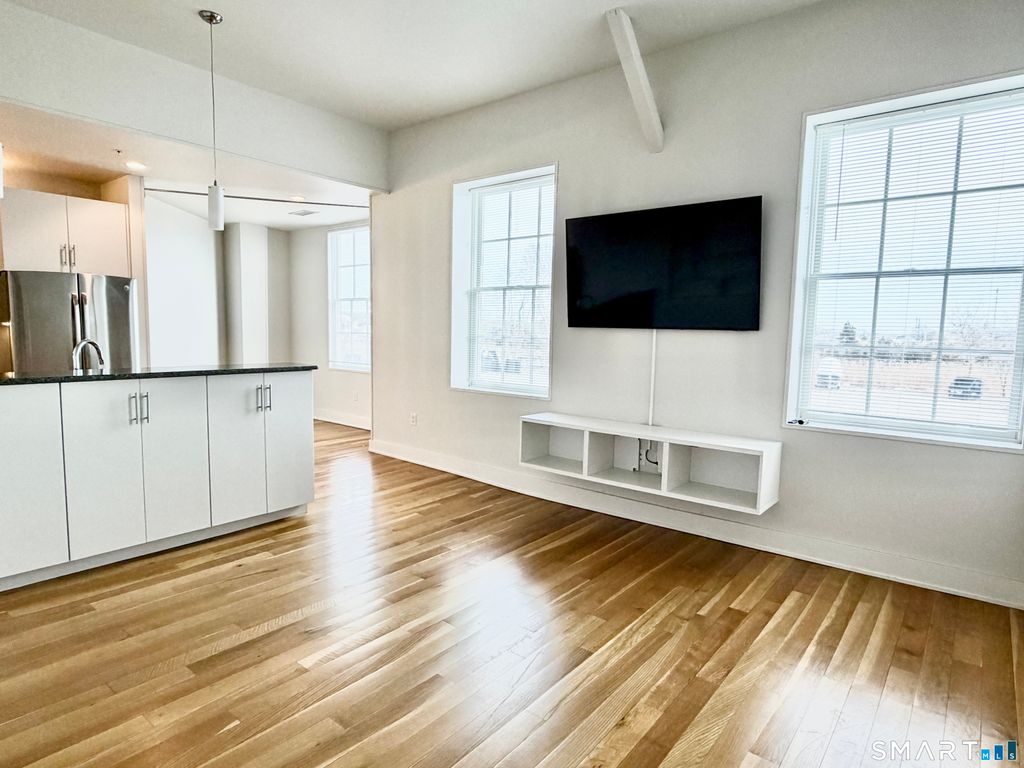 60 Willow Street APT 204, Stonington, CT 06355