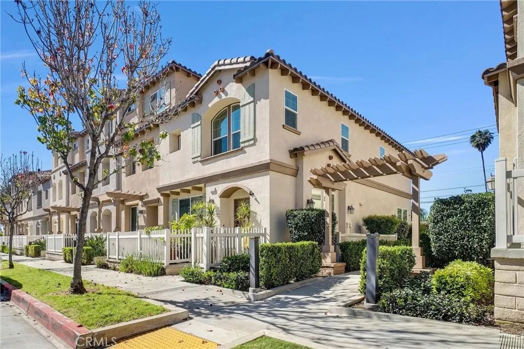 329 N Fenimore, Azusa, CA 91702
