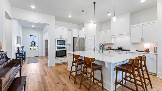 810 Post Way, Cave Springs, AR 72718
