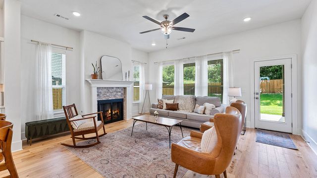 810 Post Way, Cave Springs, AR 72718