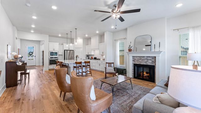 810 Post Way, Cave Springs, AR 72718