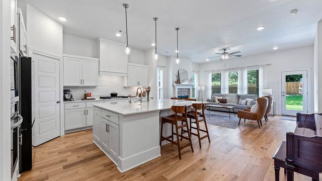 810 Post Way, Cave Springs, AR 72718