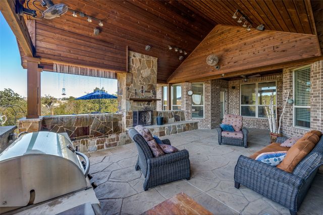 1450 Woodland Drive, Cross Roads, TX 76227