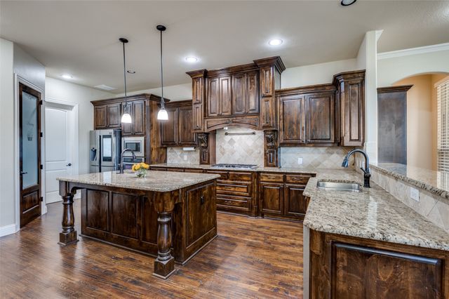 1450 Woodland Drive, Cross Roads, TX 76227