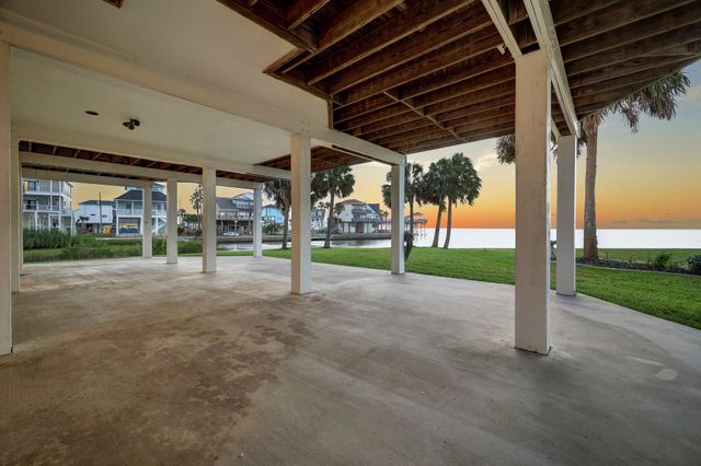 22621 Bay Point Drive, Galveston, TX 77554