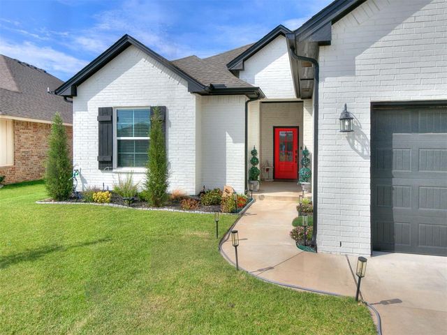 10812 Glover River Drive, Yukon, OK 73099