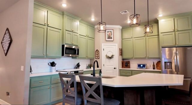10812 Glover River Drive, Yukon, OK 73099