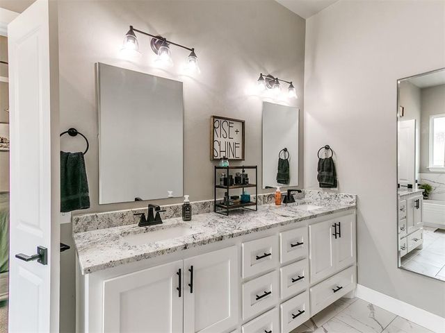 10812 Glover River Drive, Yukon, OK 73099
