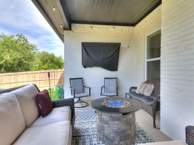 10812 Glover River Drive, Yukon, OK 73099