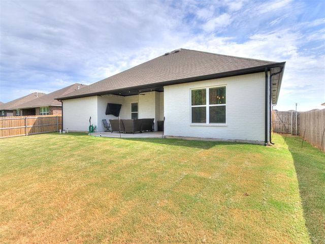 10812 Glover River Drive, Yukon, OK 73099