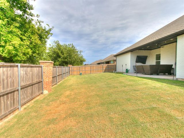 10812 Glover River Drive, Yukon, OK 73099