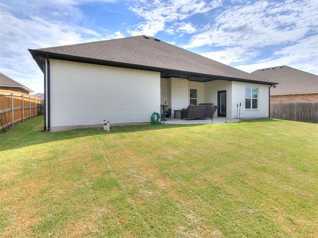 10812 Glover River Drive, Yukon, OK 73099