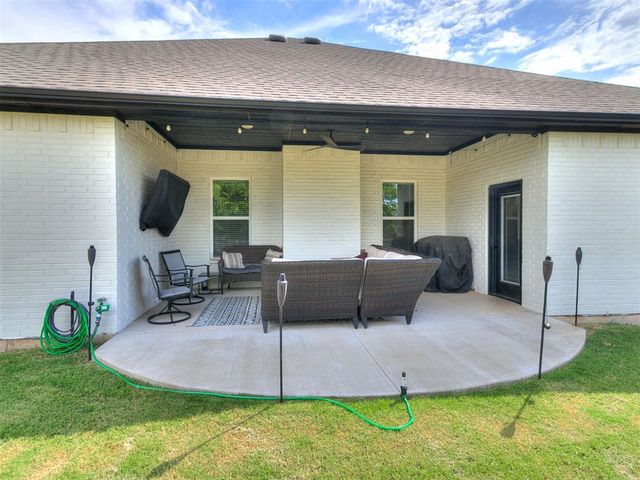 10812 Glover River Drive, Yukon, OK 73099