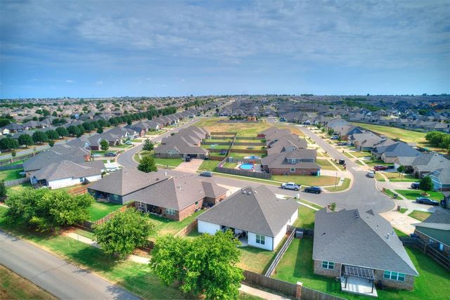 10812 Glover River Drive, Yukon, OK 73099
