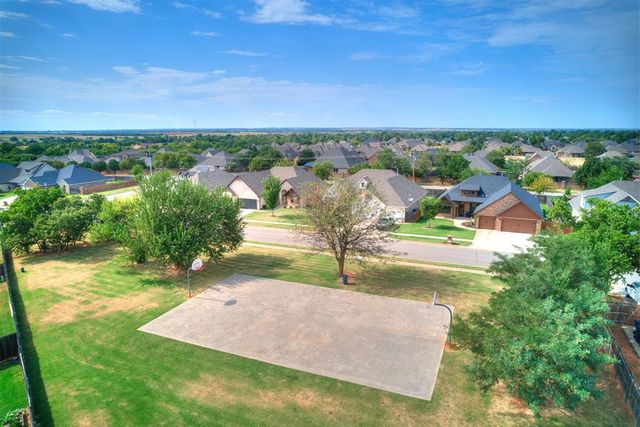10812 Glover River Drive, Yukon, OK 73099