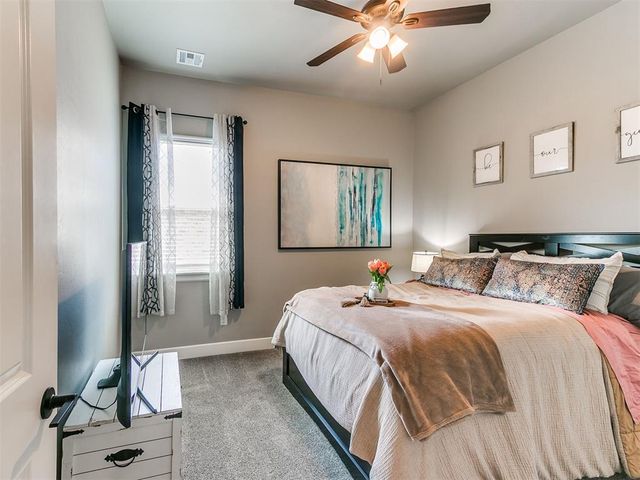 10812 Glover River Drive, Yukon, OK 73099