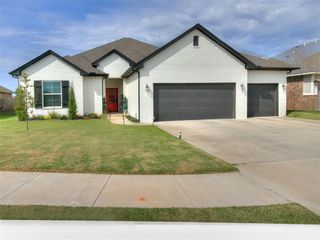 10812 Glover River Drive, Yukon, OK 73099