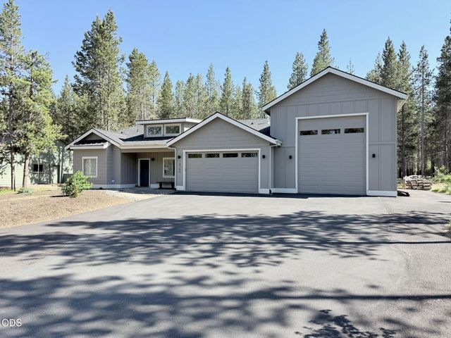 16785 Stage Stop Drive, Bend, OR 97707