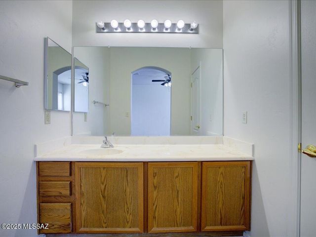 326 E Calle Nacrita, Green Valley, AZ 85614