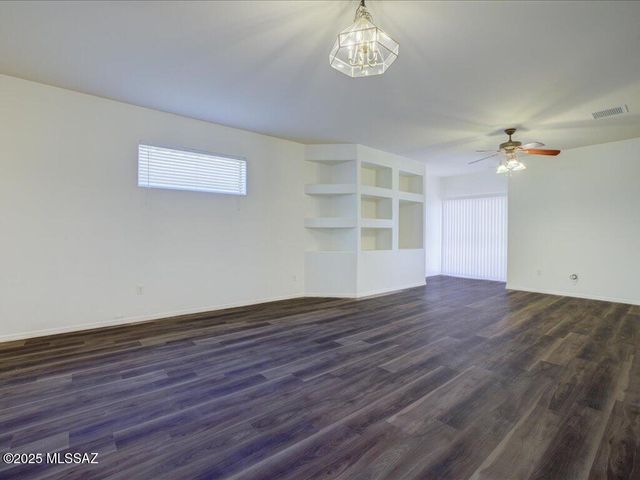 326 E Calle Nacrita, Green Valley, AZ 85614