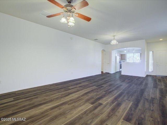 326 E Calle Nacrita, Green Valley, AZ 85614