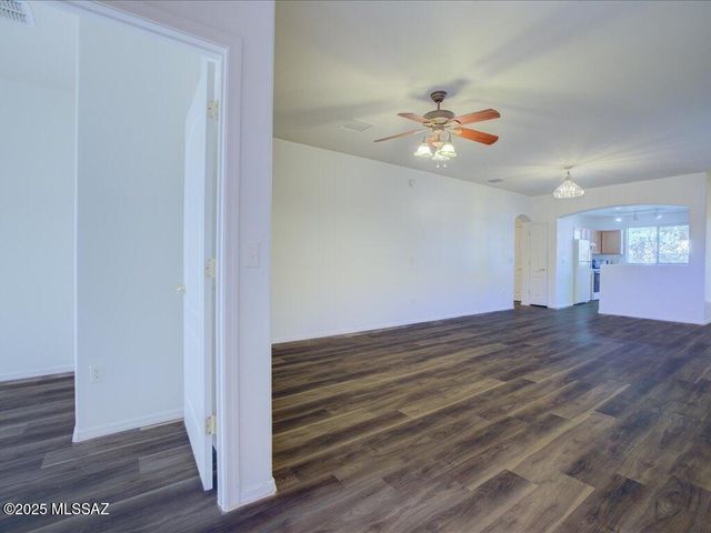 326 E Calle Nacrita, Green Valley, AZ 85614