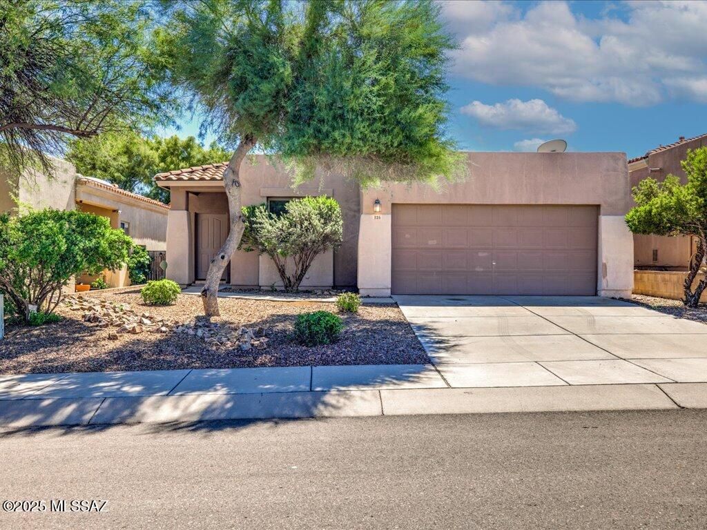 326 E Calle Nacrita, Green Valley, AZ 85614