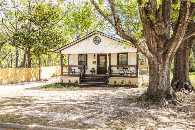 500 Powell Street, Waskom, TX 75692