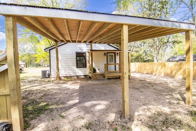 500 Powell Street, Waskom, TX 75692