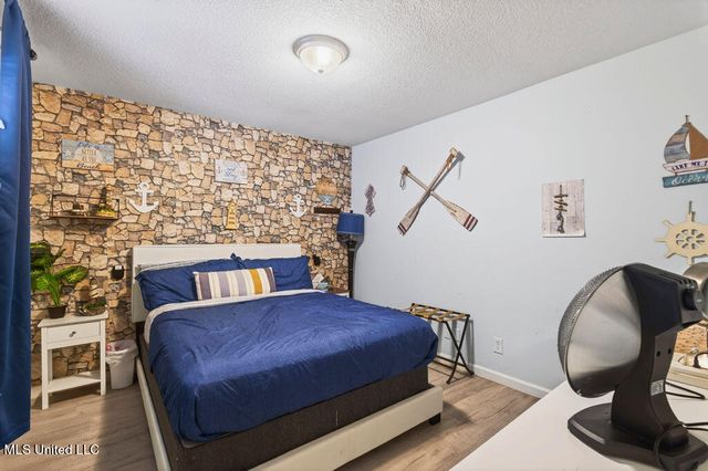 6528 Columbus Circle, Ocean Springs, MS 39564