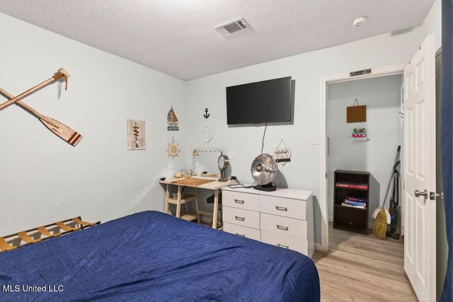 6528 Columbus Circle, Ocean Springs, MS 39564