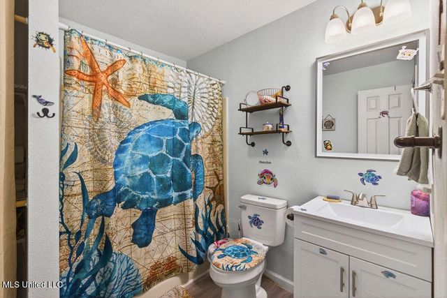 6528 Columbus Circle, Ocean Springs, MS 39564