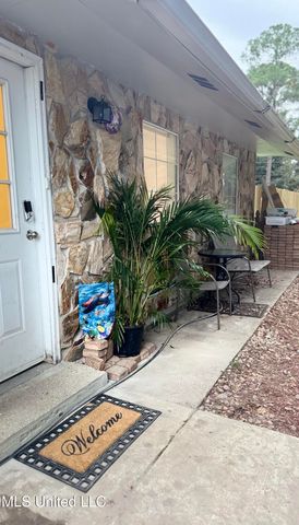 6528 Columbus Circle, Ocean Springs, MS 39564