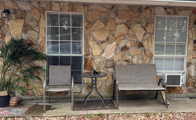 6528 Columbus Circle, Ocean Springs, MS 39564