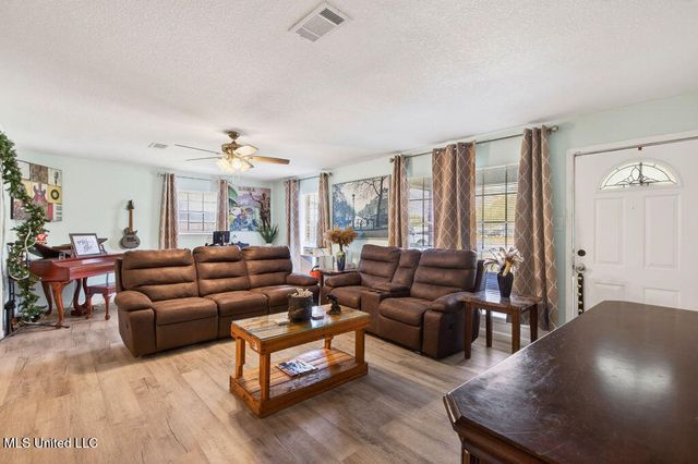 6528 Columbus Circle, Ocean Springs, MS 39564