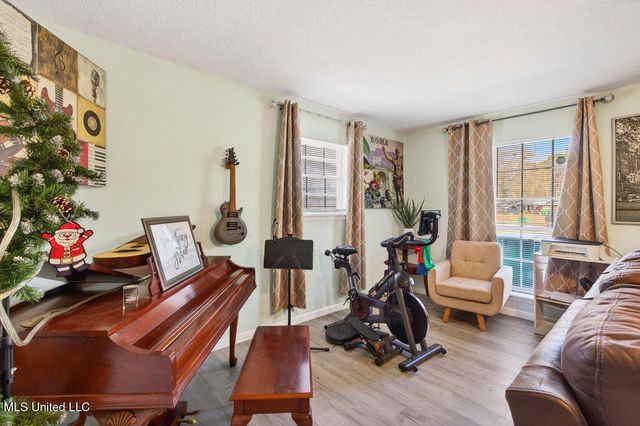 6528 Columbus Circle, Ocean Springs, MS 39564