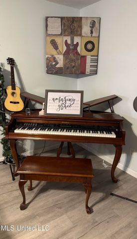 6528 Columbus Circle, Ocean Springs, MS 39564