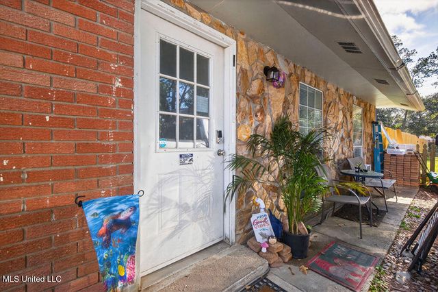 6528 Columbus Circle, Ocean Springs, MS 39564