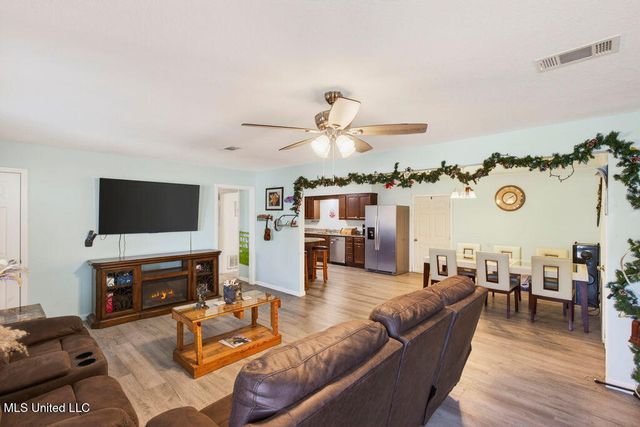 6528 Columbus Circle, Ocean Springs, MS 39564