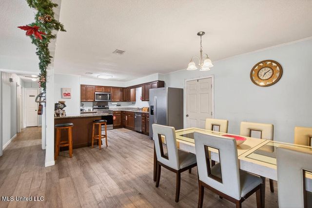 6528 Columbus Circle, Ocean Springs, MS 39564