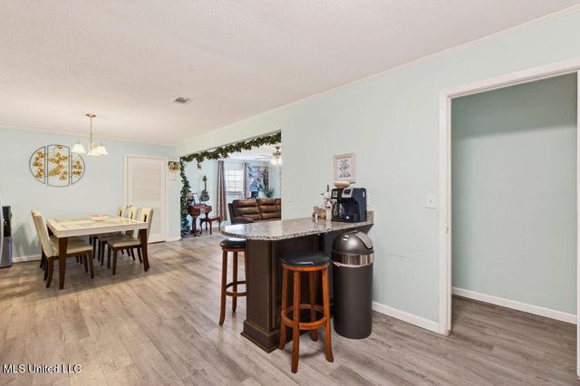 6528 Columbus Circle, Ocean Springs, MS 39564