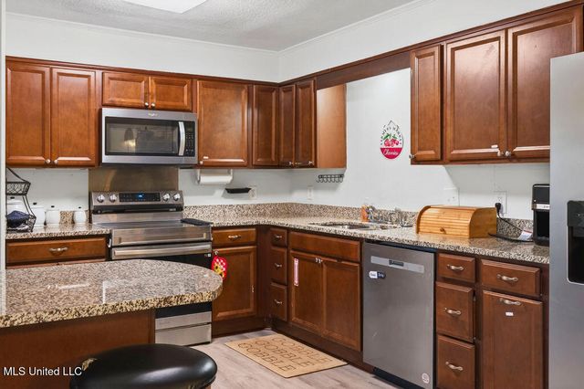 6528 Columbus Circle, Ocean Springs, MS 39564