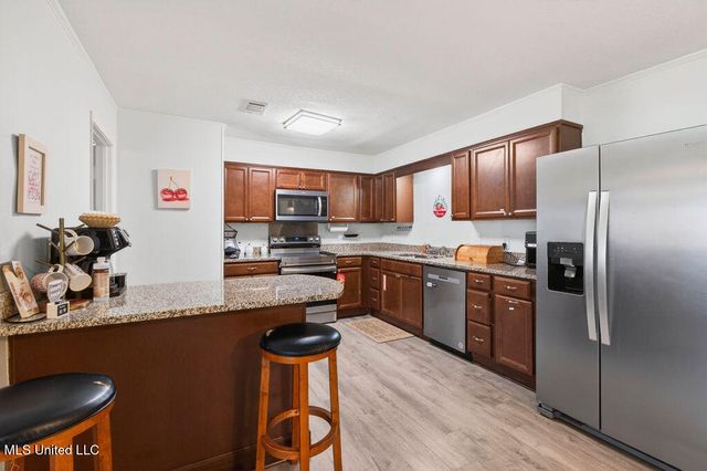 6528 Columbus Circle, Ocean Springs, MS 39564